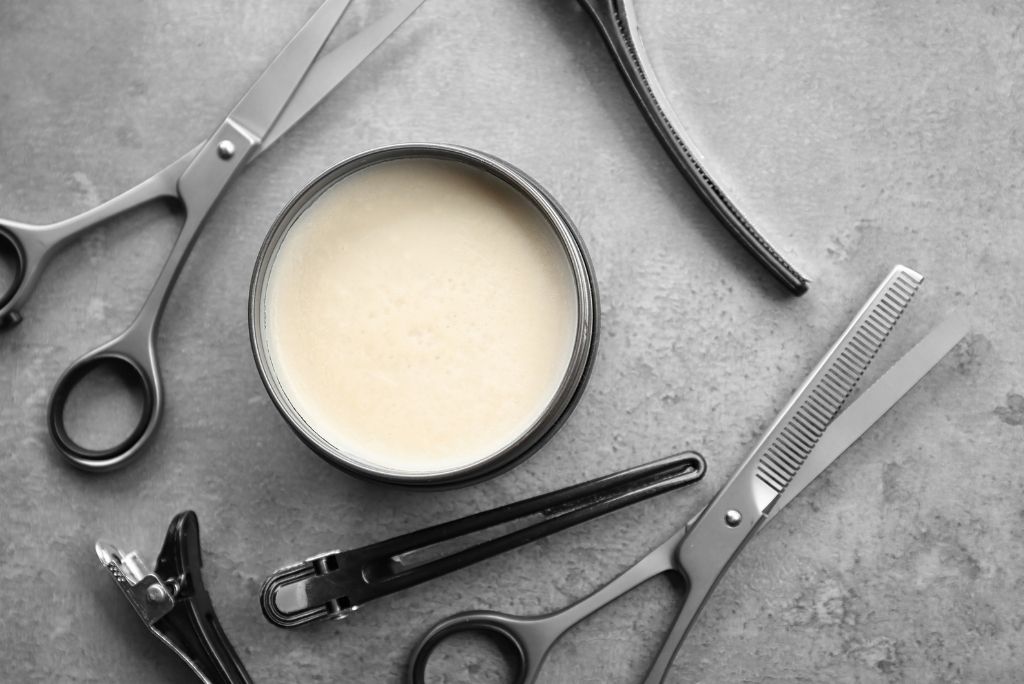 Pomade Olbasiert vs Wasserbasiert_ Welche Wahl ist die Beste fur Ihren Haartyp und Haarstil