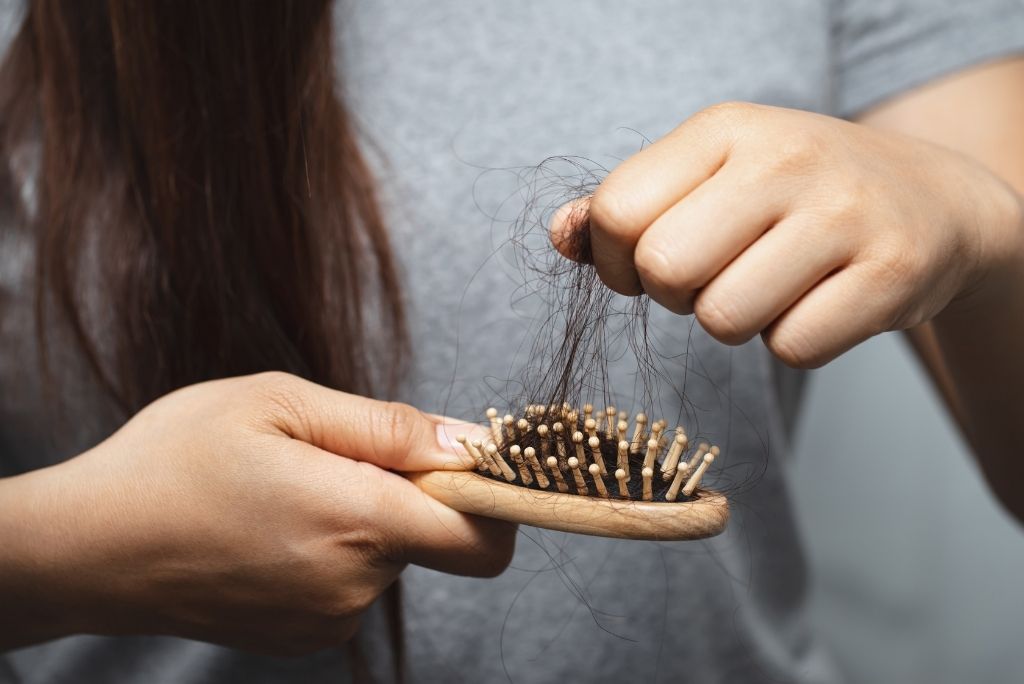 Routine gegen Haarausfall mit naturlichenreinen Inhaltsstoffen