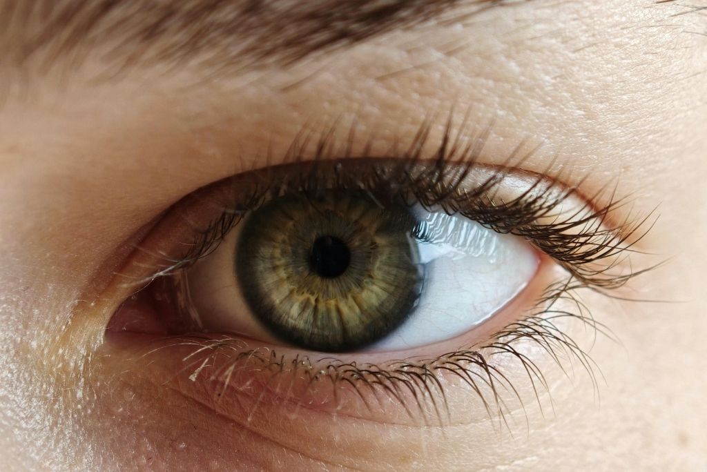 Langere vollere Wimpern ohne Hormone