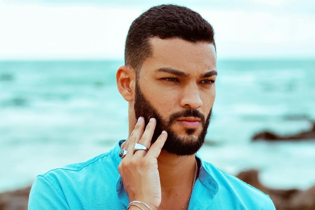 Bartpflege im Sommer Tipps fur den Strandbesuch und Pooltag