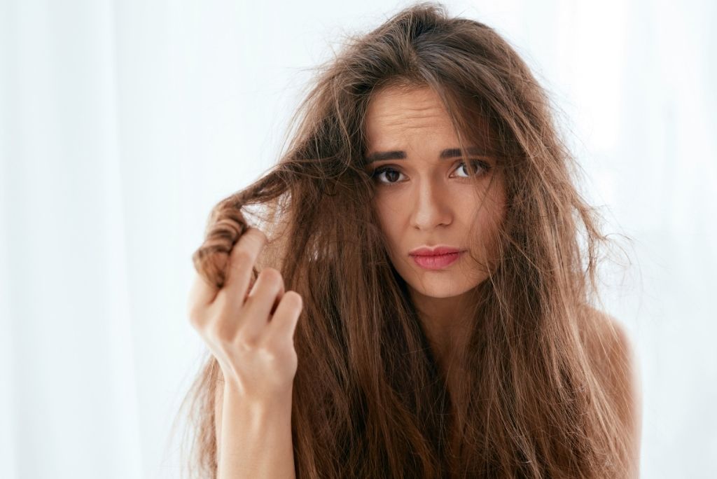 Hormone und ihre Auswirkungen auf die Kopfhaut und Schuppenbildung